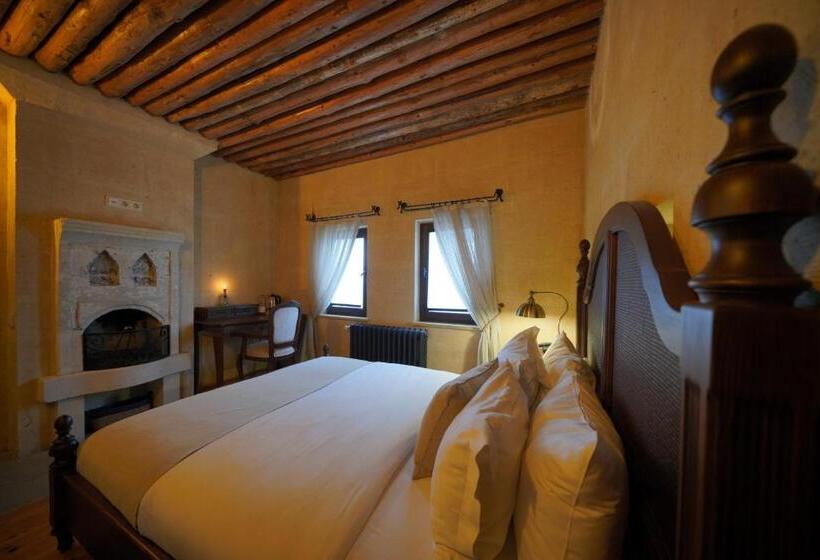 غرفة قياسية مطلة على الجبل, Maya Cave