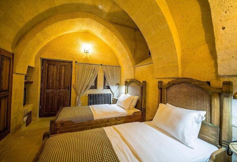 غرفة إقتصادية, Maya Cave