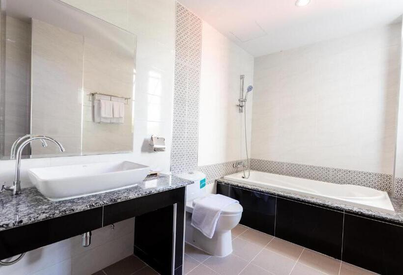 Номер Superior Кровать Кинг, O2 Hotel Lopburi