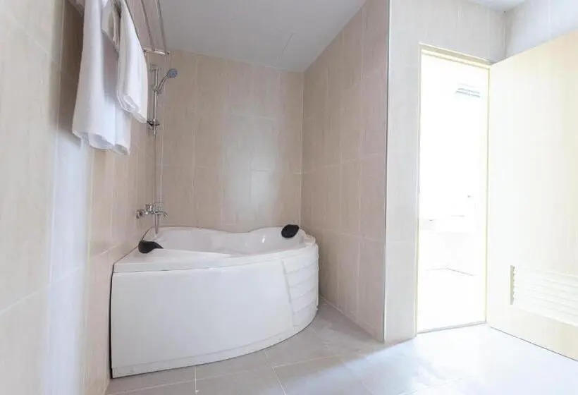 デラックスルーム, O2 Hotel Lopburi