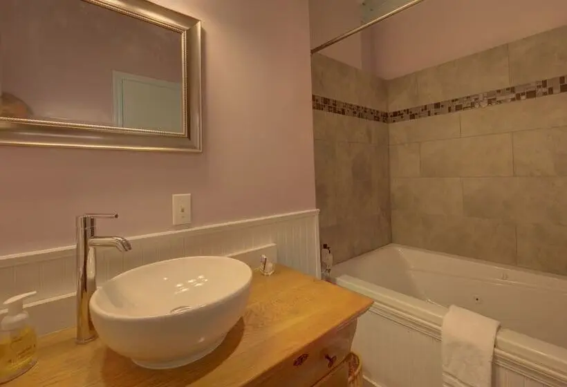 デラックススイート, Carlisle Garden Suites