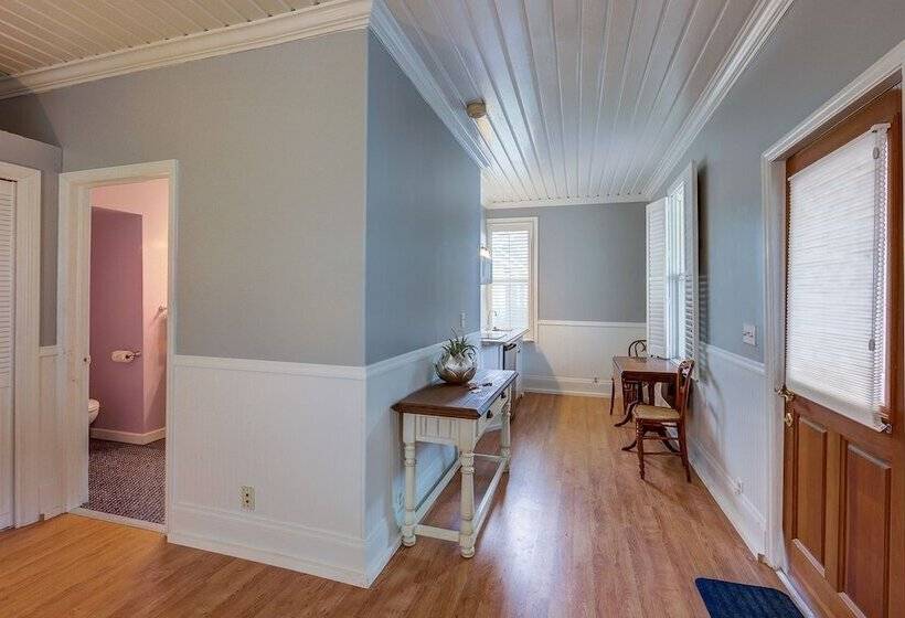 جناح ديلوكس, Carlisle Garden Suites