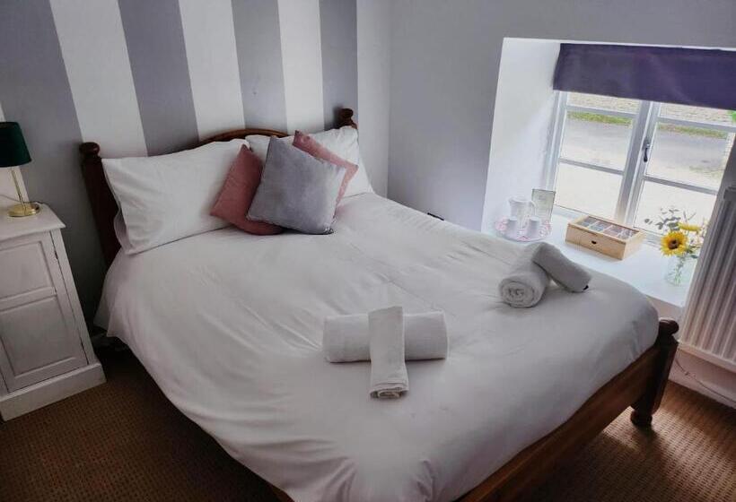 غرفة إقتصادية, The Fox Inn