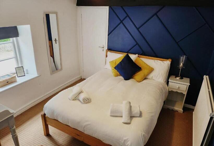 غرفة إقتصادية, The Fox Inn