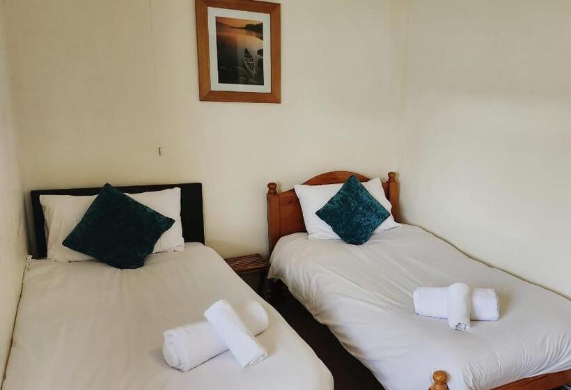 غرفة إقتصادية, The Fox Inn