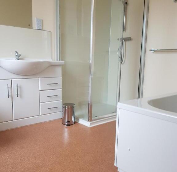 스탠다드 룸, The Station