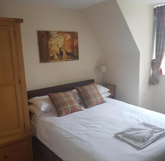 패밀리 룸, The Station