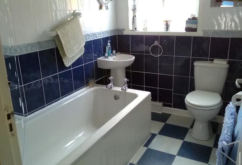 Standardrum, St Hilda Guest House