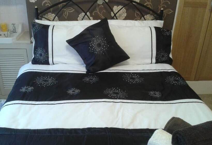 Standardrum, St Hilda Guest House