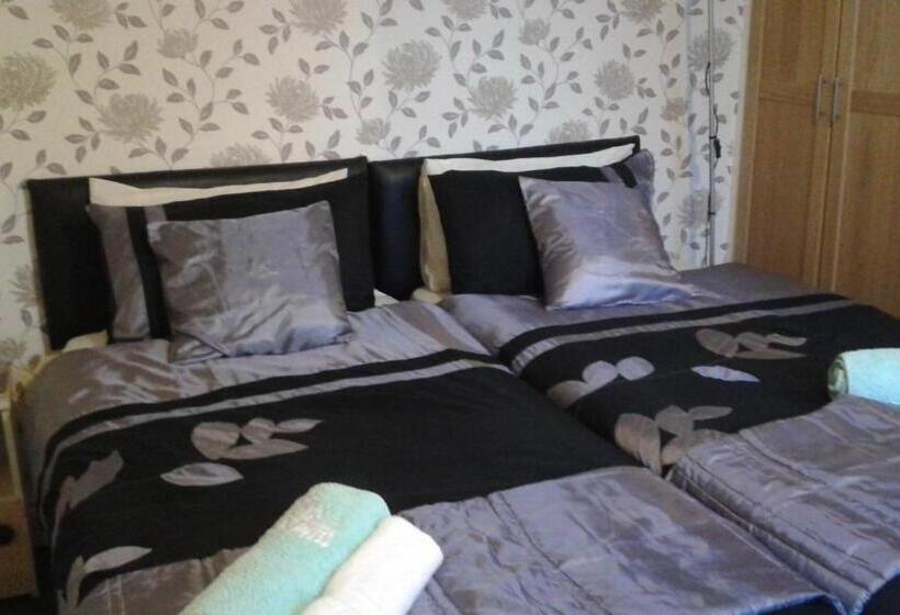 Standardrum, St Hilda Guest House