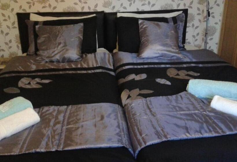 Standardrum, St Hilda Guest House