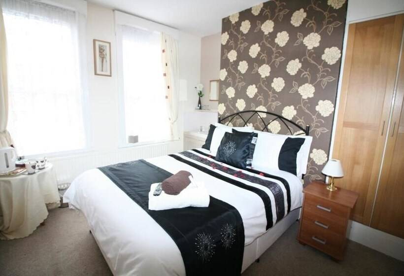 Deluxe Rum, St Hilda Guest House