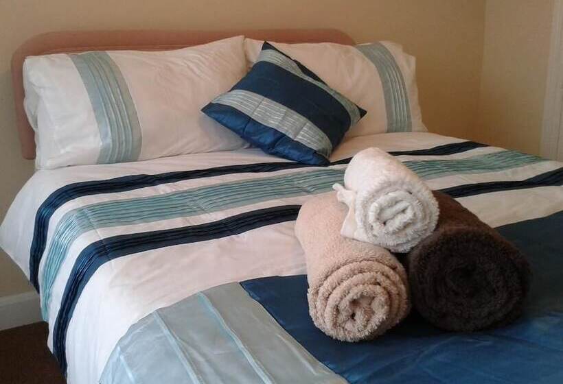 Standardrum, St Hilda Guest House