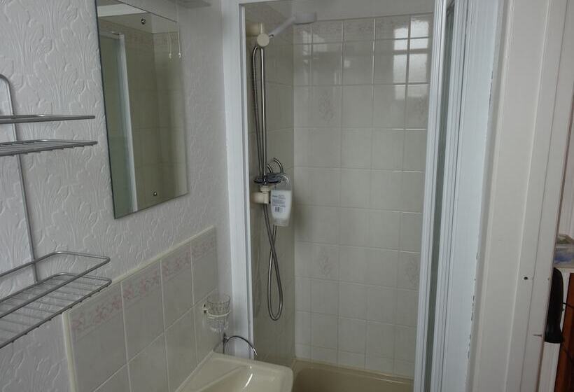 Standard Yhden Hengen Huone, The Winchester
