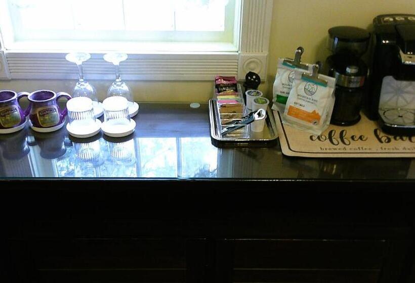 سوئیت با تخت بزرگ, Rock Cottage Gardens B&b