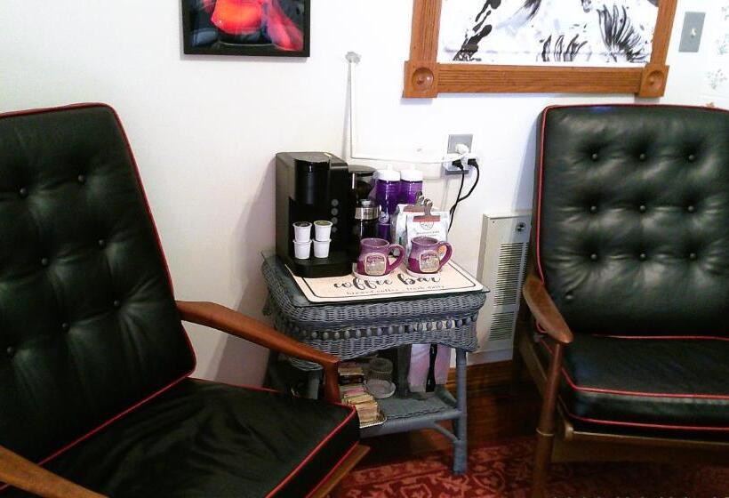 سوئیت با وان آب گرم, Rock Cottage Gardens B&b