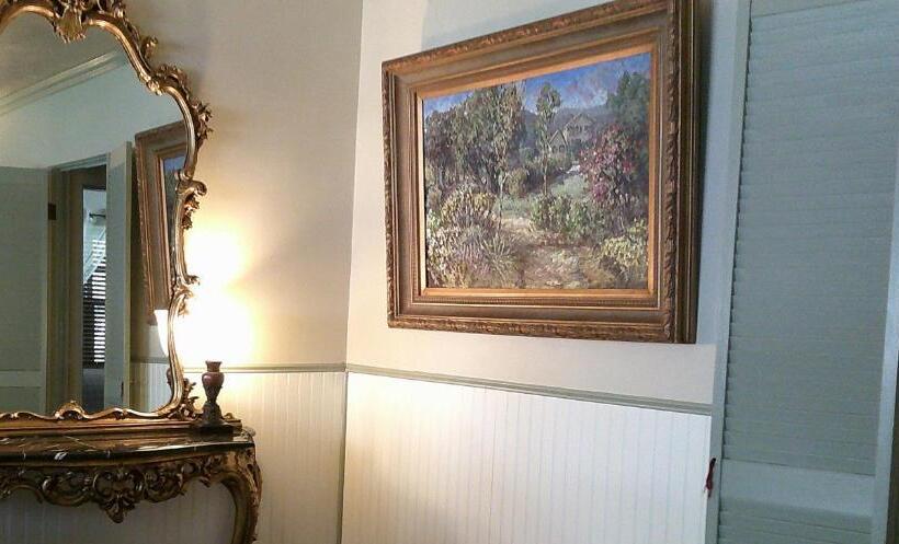 سوییت خانوادگی, Rock Cottage Gardens B&b