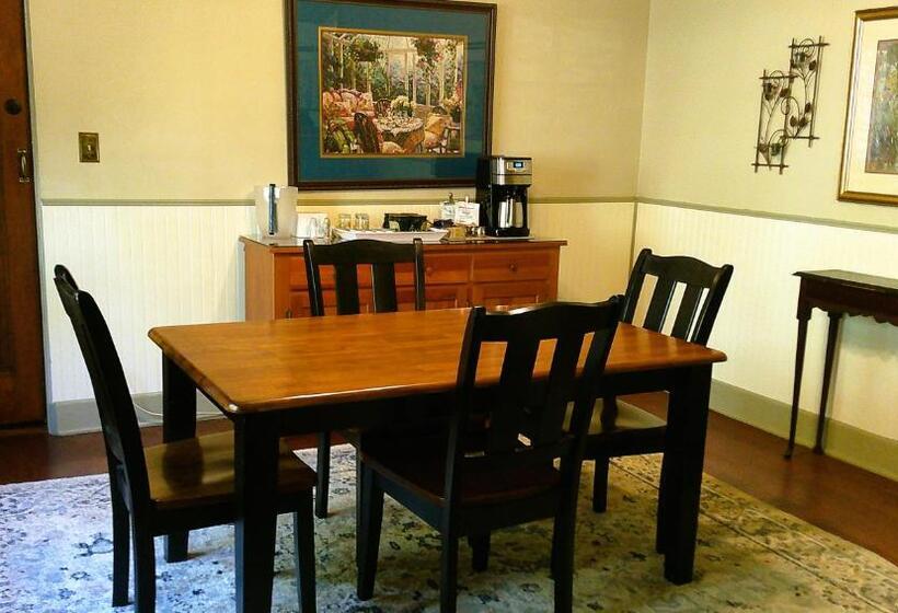 سوییت خانوادگی, Rock Cottage Gardens B&b