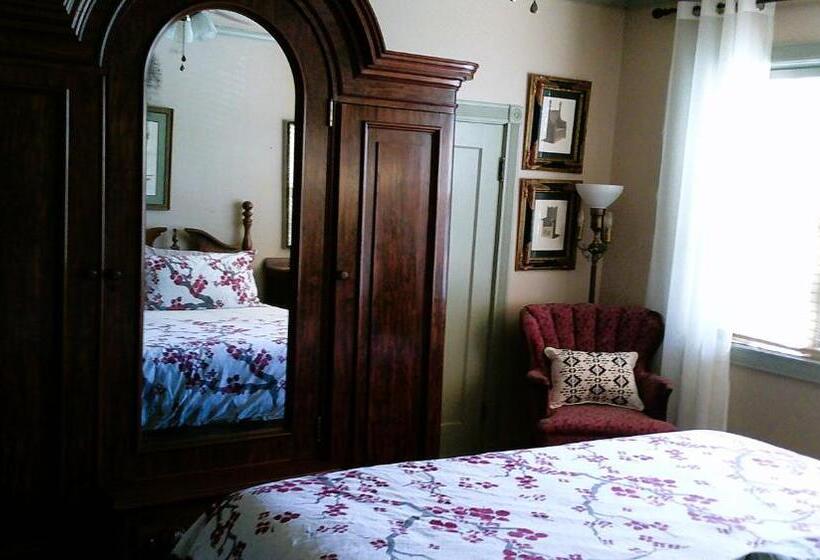 سوییت خانوادگی, Rock Cottage Gardens B&b