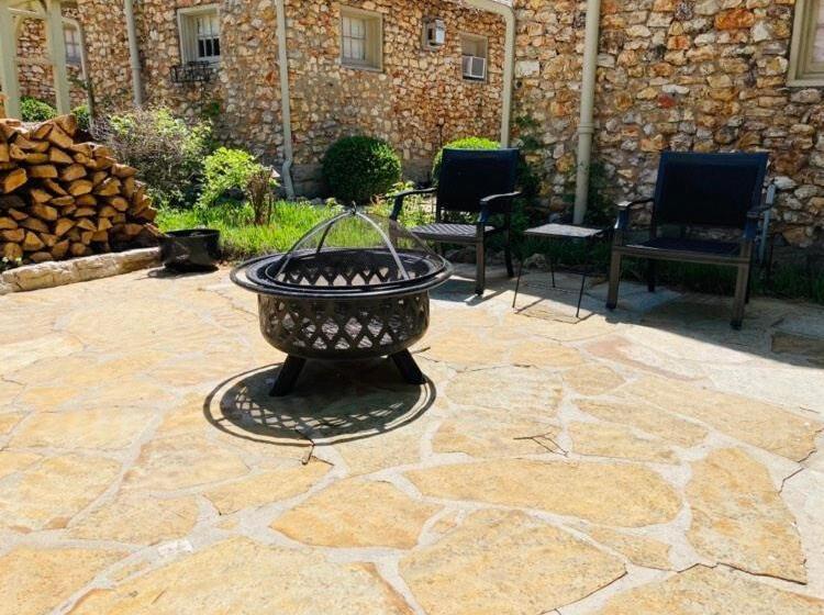 سوئیت با تخت بزرگ, Rock Cottage Gardens B&b
