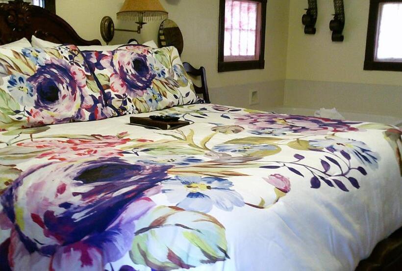 سوئیت با تخت بزرگ, Rock Cottage Gardens B&b