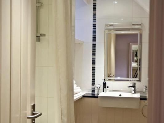 غرفة قياسية سرير كينج, The Norway Inn