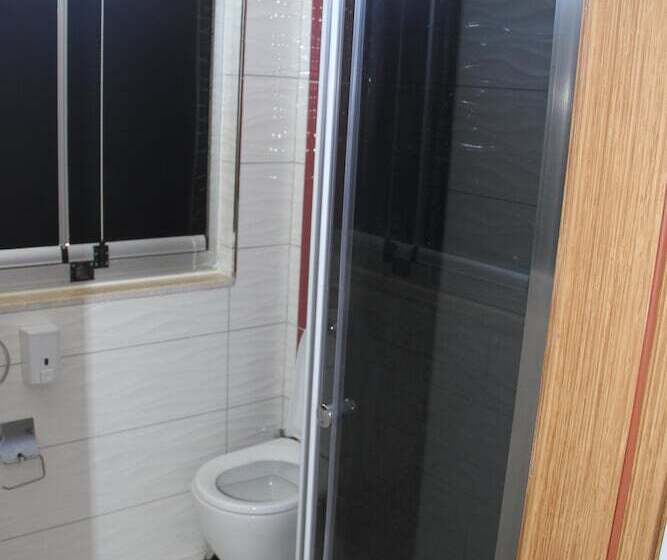 Quarto Triplo Estandar, Aelbistan Otel