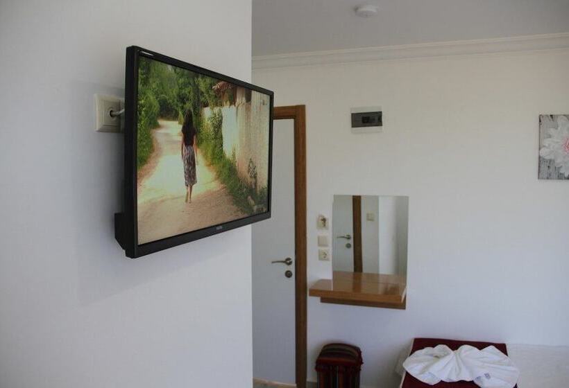 غرفة قياسية ثلاثية, Aelbistan Otel