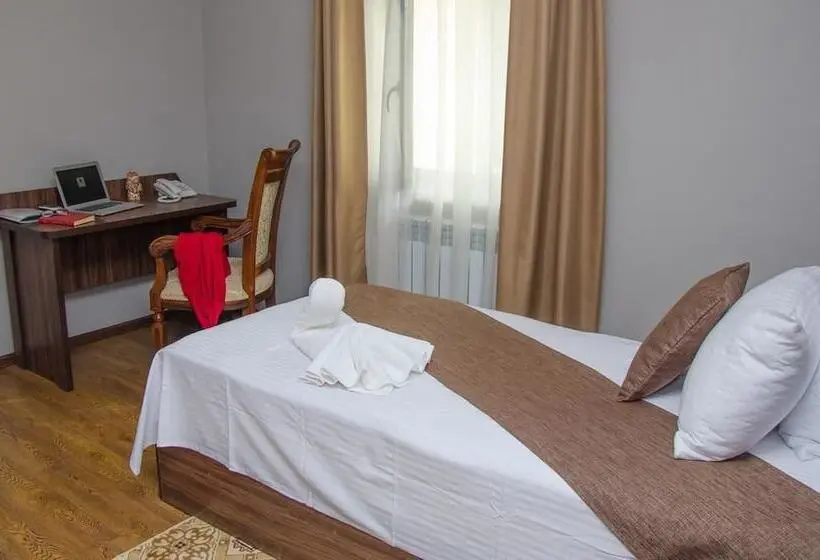 スーペリアトリプルルーム, Jipek Joli Inn