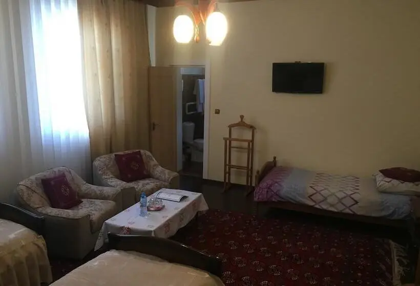 スーペリアトリプルルーム, Jipek Joli Inn