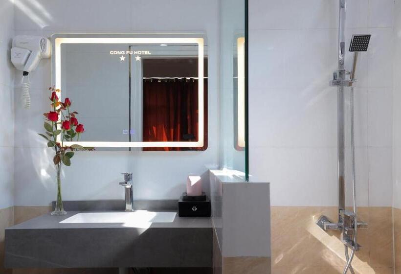 اتاق استاندارد با چشمانداز, Cong Fu