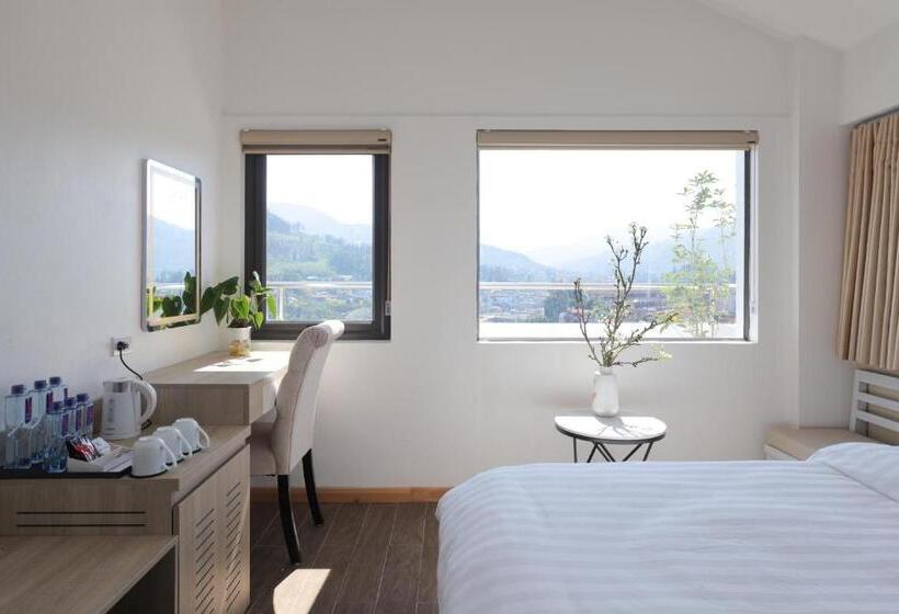 Standard Triple Room with Terrace, Cong Fu