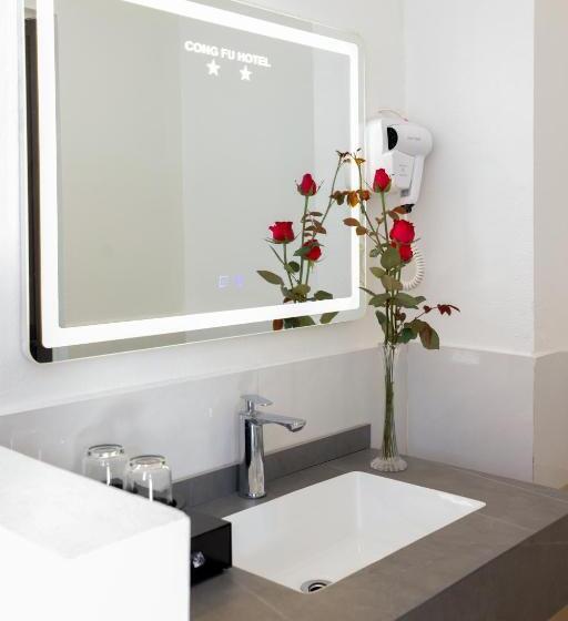 اتاق استاندارد سه تخته با چشمانداز, Cong Fu