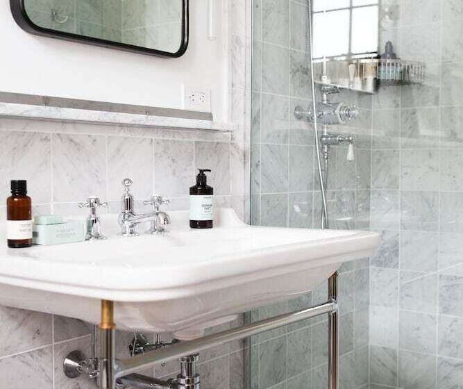 غرفة قياسية فردية سرير مزدوج, Kinsley