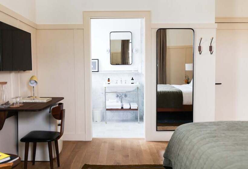 غرفة قياسية فردية سرير مزدوج, Kinsley