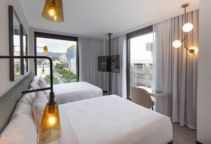 带2个双人床的标准工作室, The Godfrey Hotel Hollywood