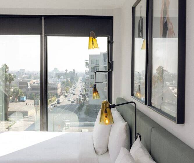 غرفه قياسيه سريرين مزدوجين, The Godfrey Hotel Hollywood