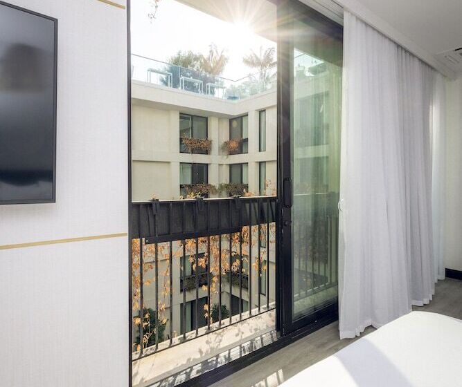 غرفه قياسيه سريرين مزدوجين, The Godfrey Hotel Hollywood