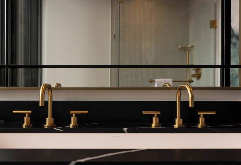 غرفه قياسيه سريرين مزدوجين, The Godfrey Hotel Hollywood