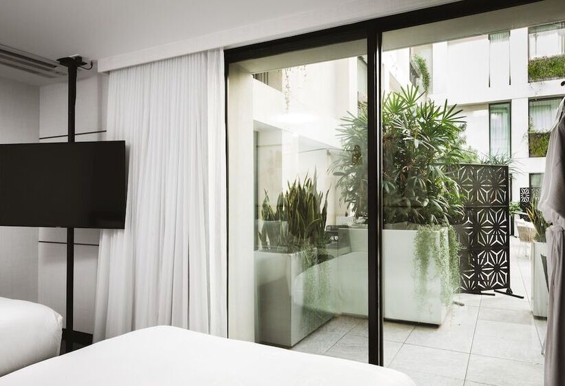 غرفه قياسيه سريرين مزدوجين, The Godfrey Hotel Hollywood