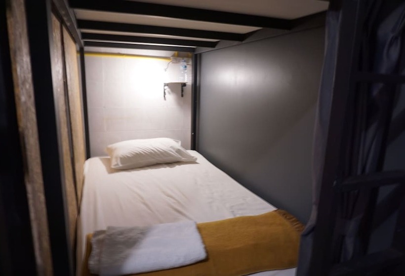 מיטה בחדר משותף, Near Beach Hostel   Adults Only