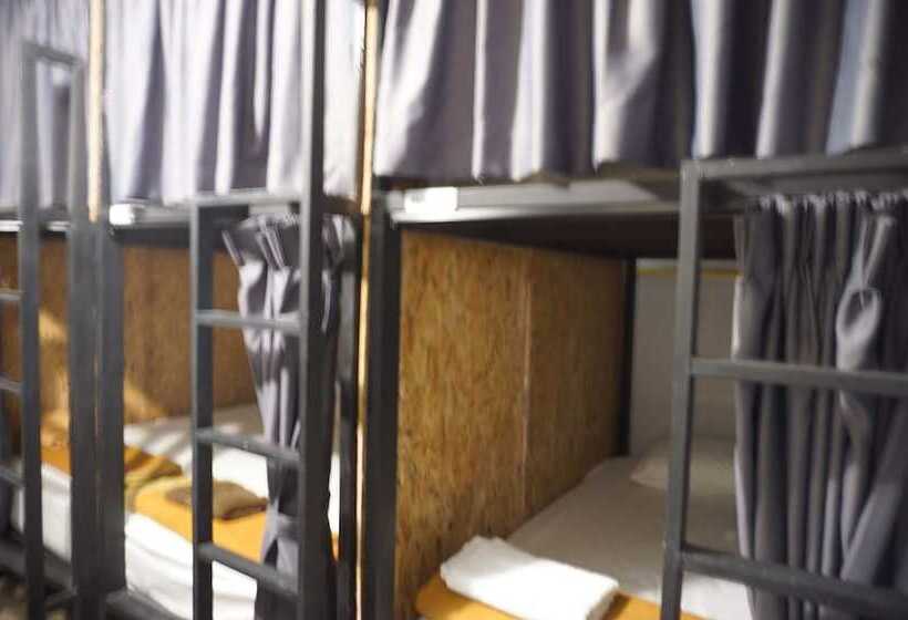 מיטה בחדר משותף, Near Beach Hostel   Adults Only