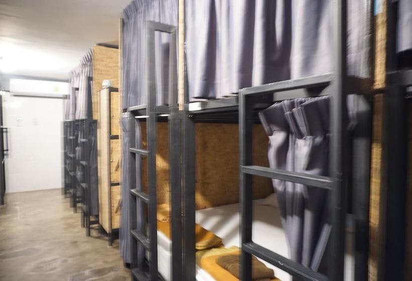 Кровать в Общей Комнате, Near Beach Hostel   Adults Only