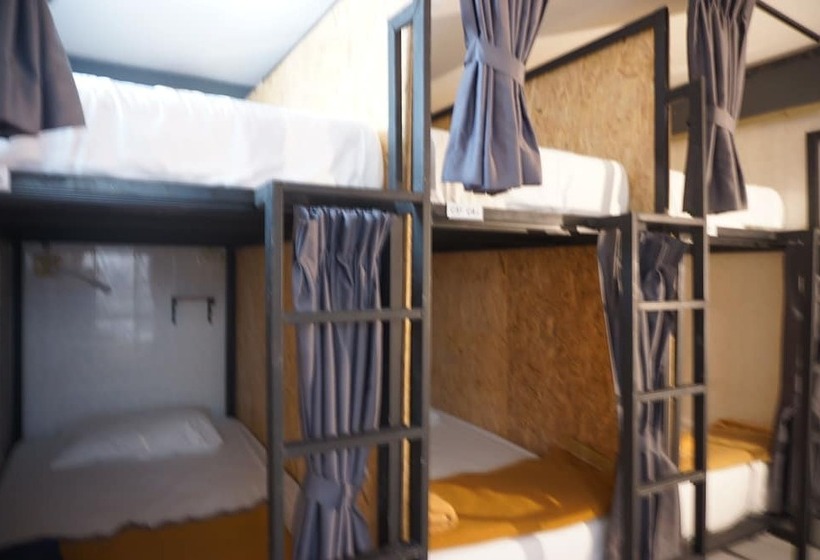 מיטה בחדר משותף, Near Beach Hostel   Adults Only