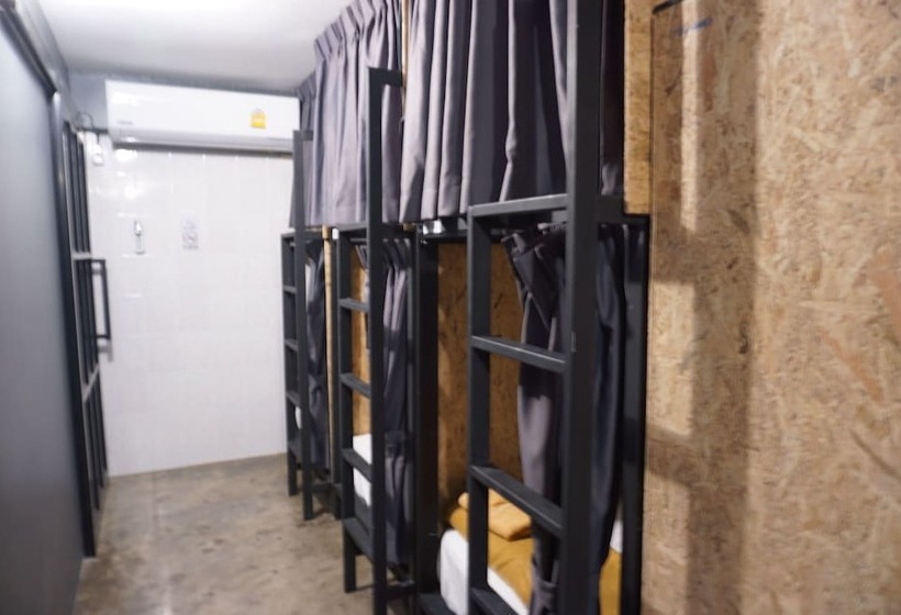 מיטה בחדר משותף, Near Beach Hostel   Adults Only