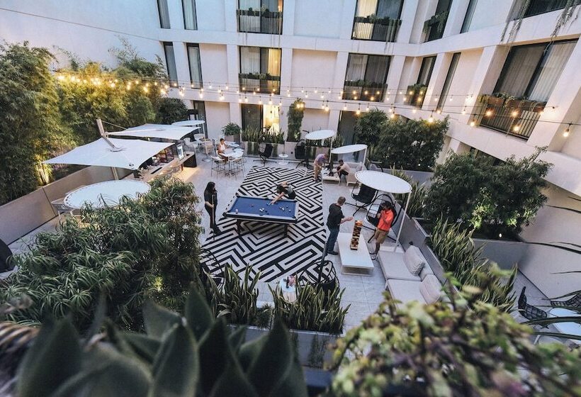 غرفه قياسيه سريرين مزدوجين, The Godfrey Hotel Hollywood