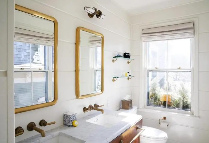 اتاق لوکس با تخت بزرگ, Greydon House