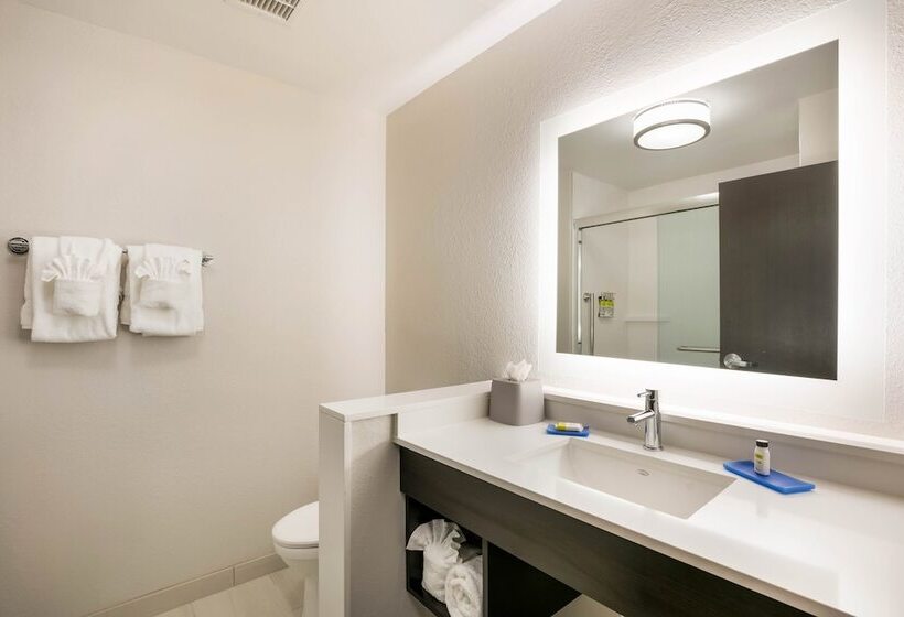 适合残疾人使用的标准间, Holiday Inn Express & Suites Jacksonville Town Center, An Ihg