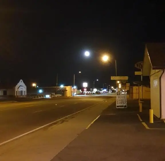 エコノミールーム, Americana Motel