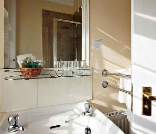 חדר משפחתי, The Apple House